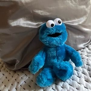 Cookie Monster Plush Sesame Street. Label is in Spanish